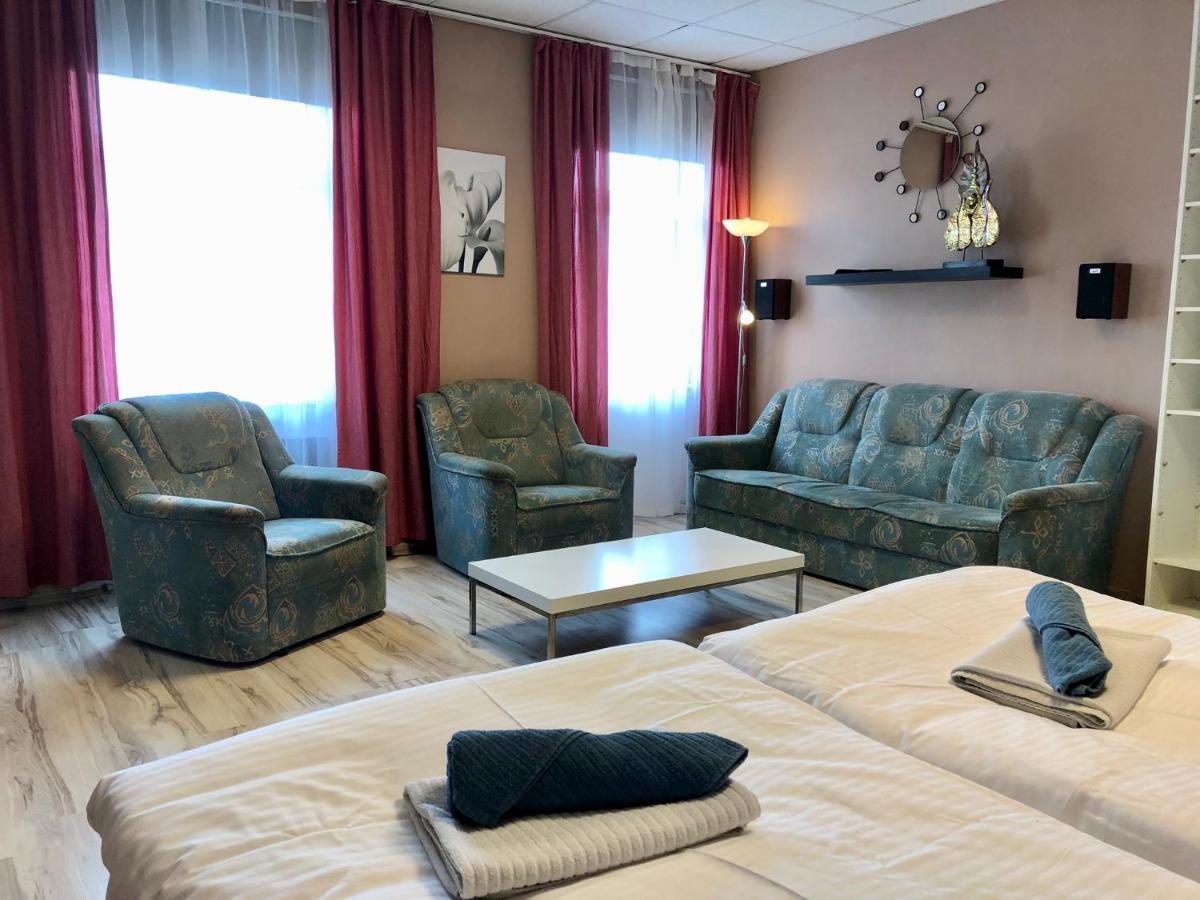 Pension Village Karlovy Vary Bagian luar foto