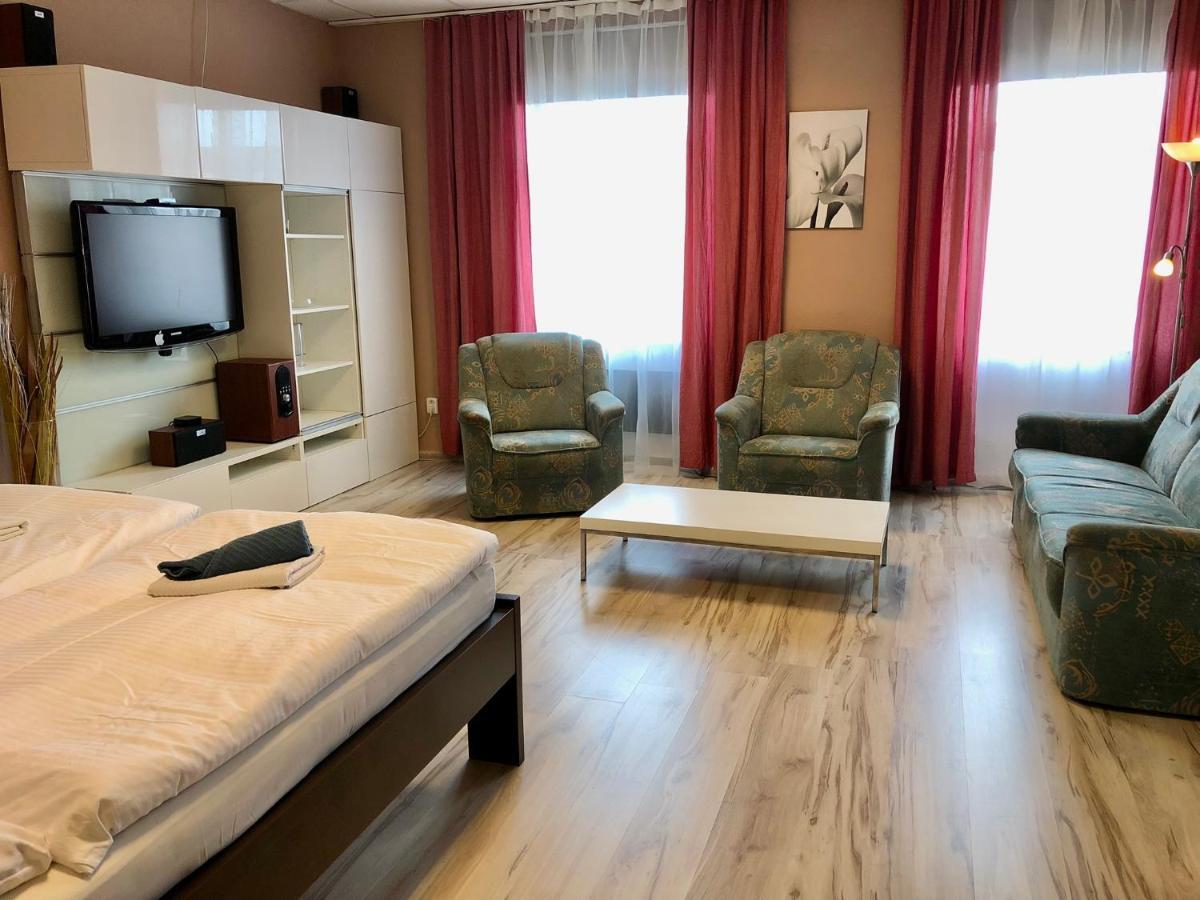 Pension Village Karlovy Vary Bagian luar foto