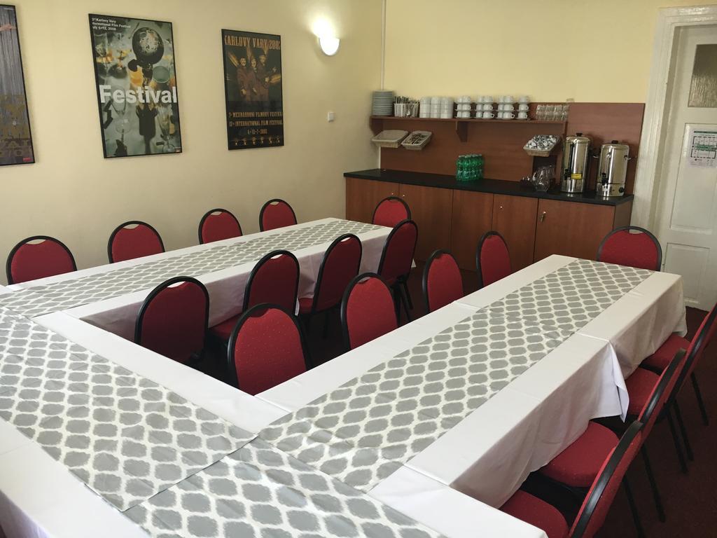 Pension Village Karlovy Vary Bagian luar foto