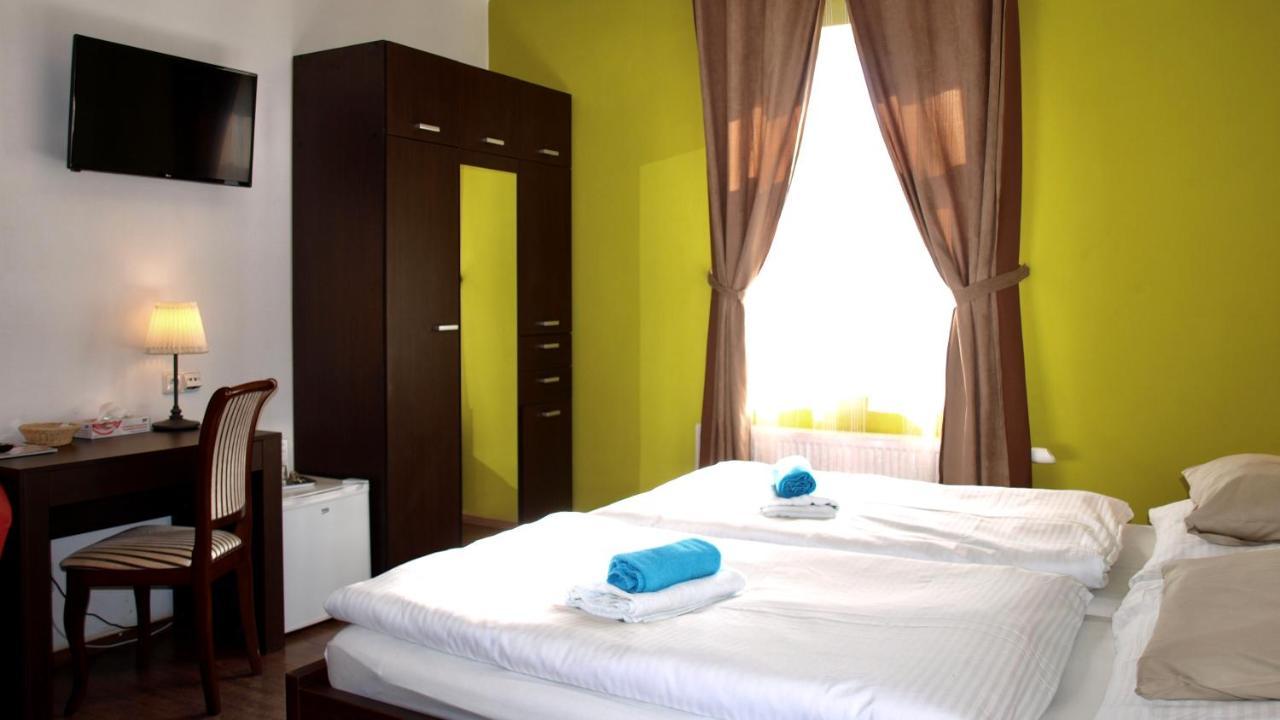 Pension Village Karlovy Vary Bagian luar foto
