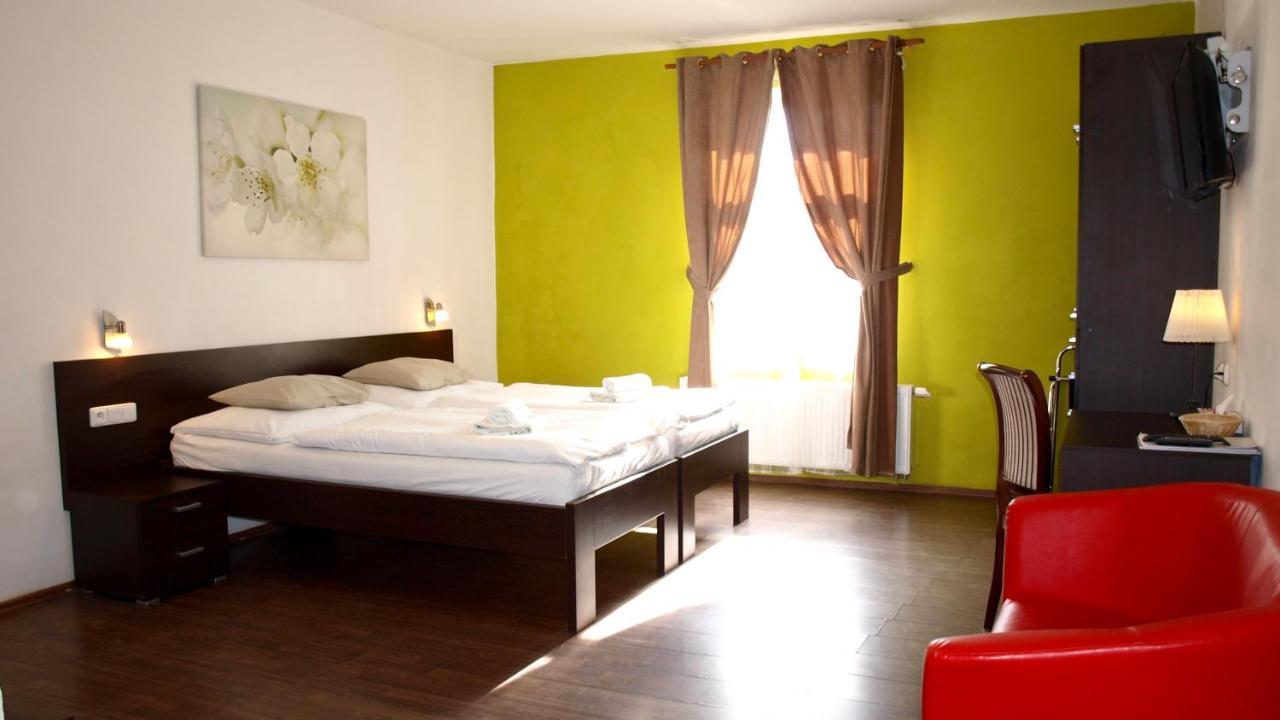 Pension Village Karlovy Vary Bagian luar foto