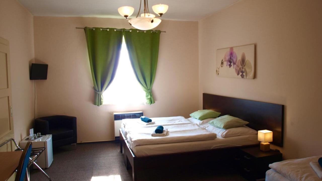 Pension Village Karlovy Vary Bagian luar foto