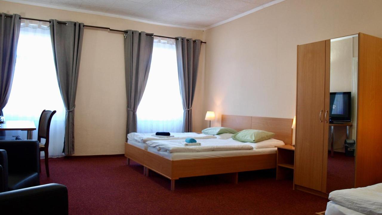 Pension Village Karlovy Vary Bagian luar foto