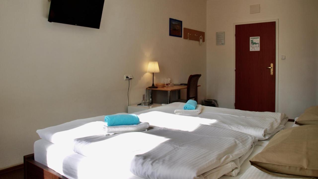 Pension Village Karlovy Vary Bagian luar foto