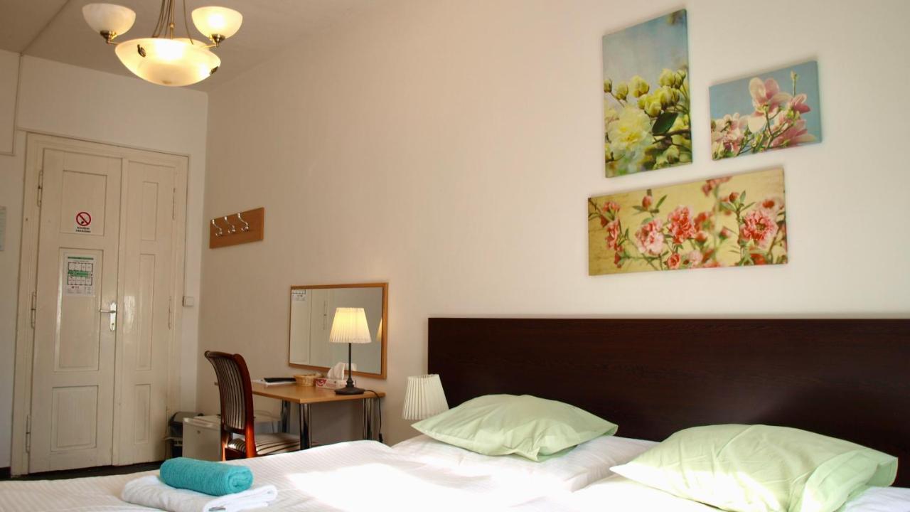 Pension Village Karlovy Vary Bagian luar foto