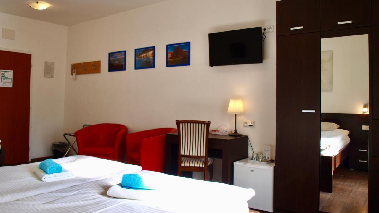 Pension Village Karlovy Vary Bagian luar foto