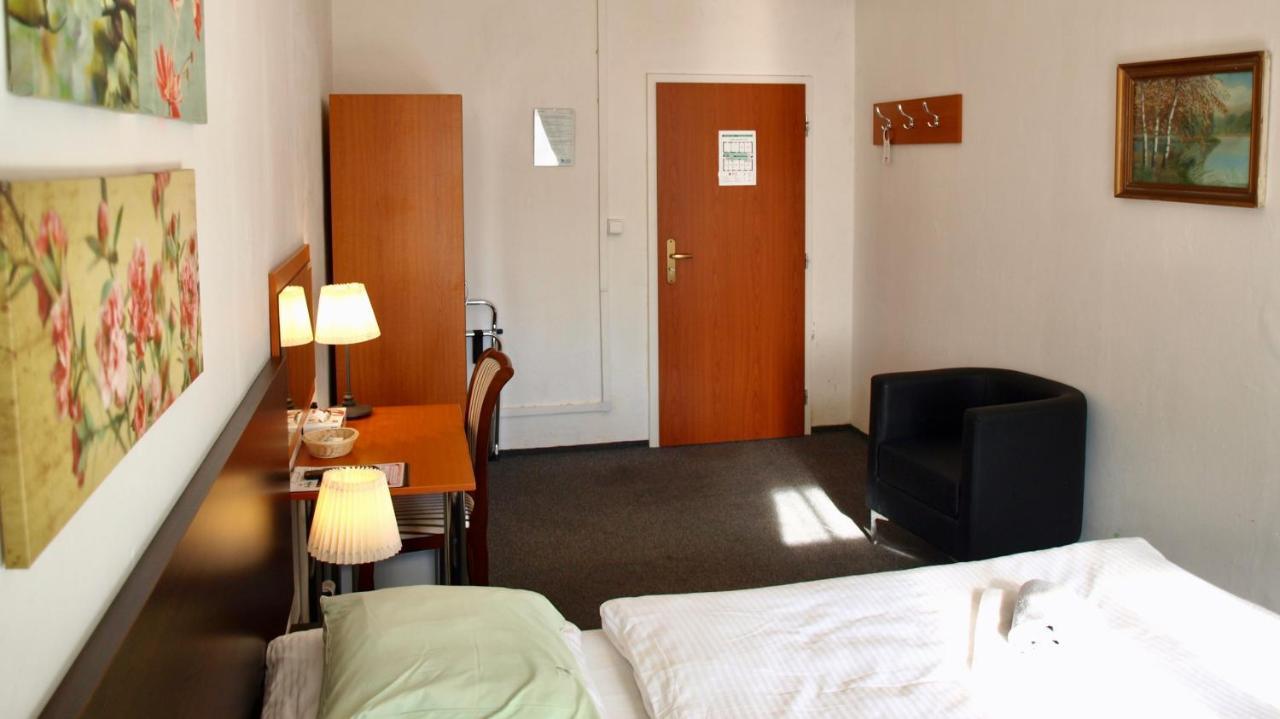 Pension Village Karlovy Vary Bagian luar foto