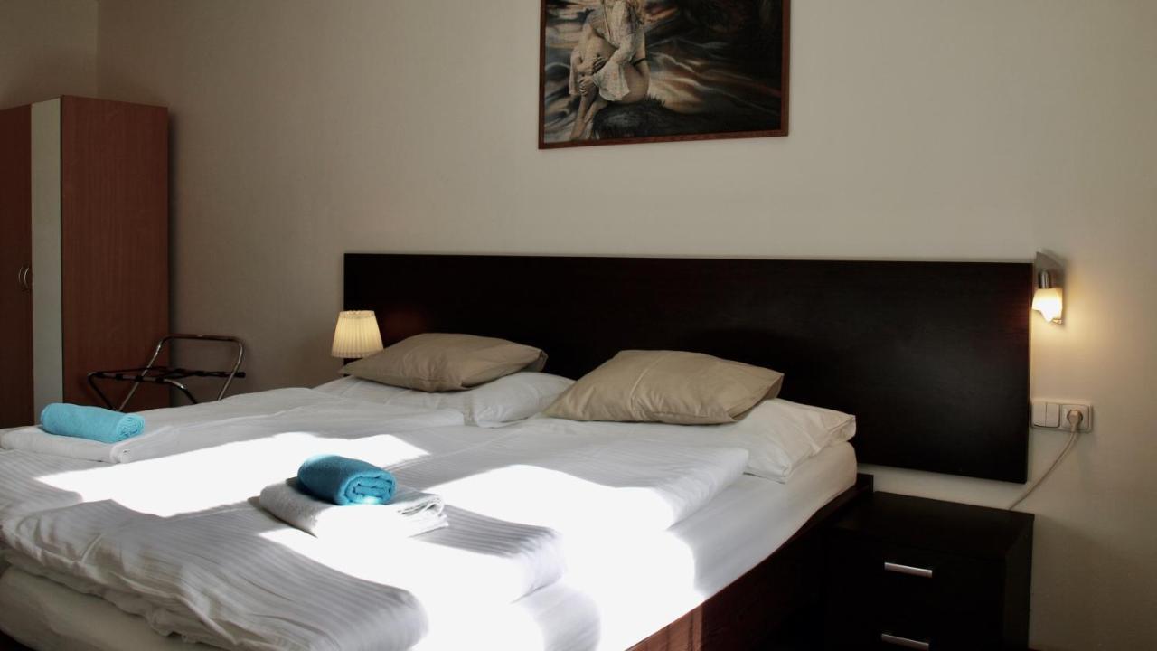 Pension Village Karlovy Vary Bagian luar foto