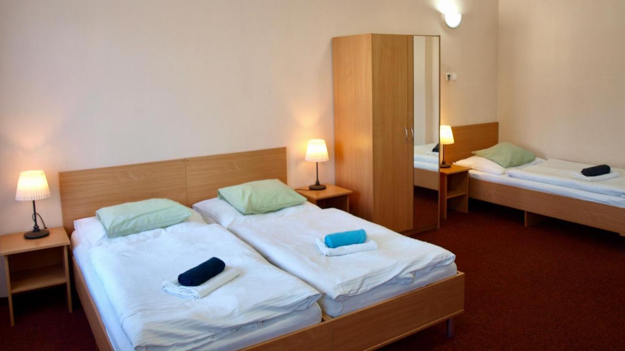 Pension Village Karlovy Vary Bagian luar foto