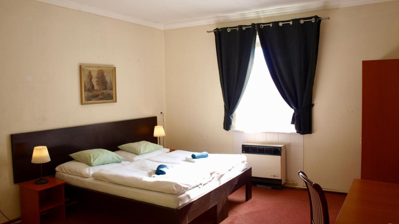 Pension Village Karlovy Vary Bagian luar foto